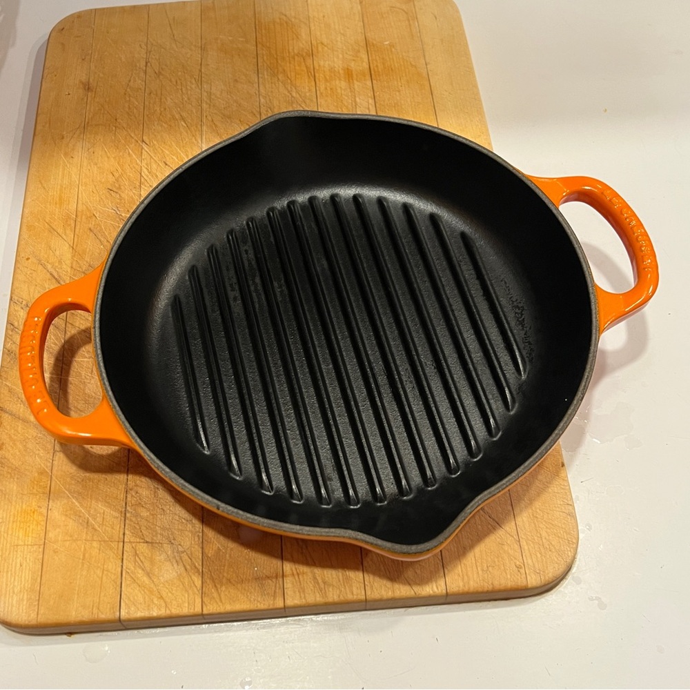 Le Creuset 9.75” Flame Signature Deep Round Enamel Cast Iron Grill Pan Orange